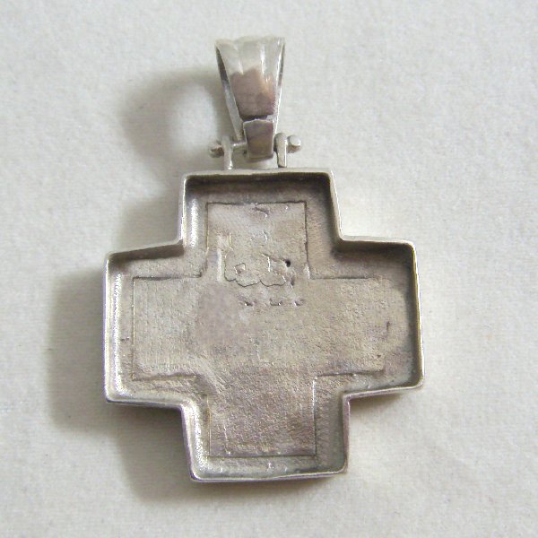 (p1265)Balance cross with blued steel center.